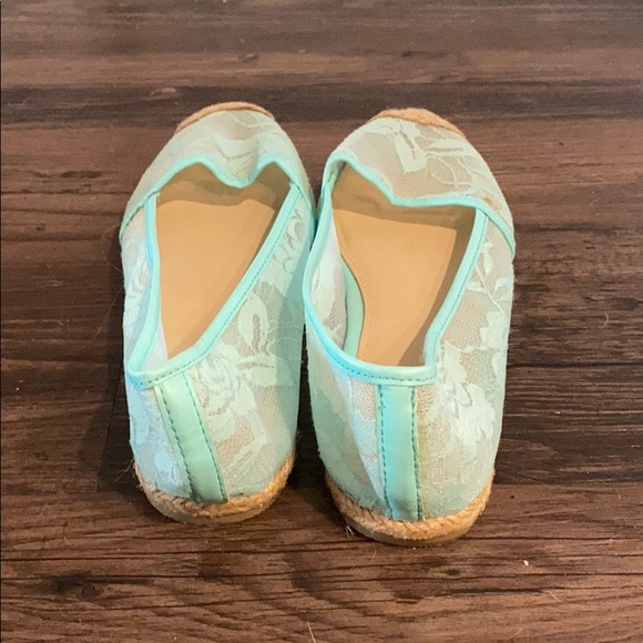 Too small - Picture 3 of 4